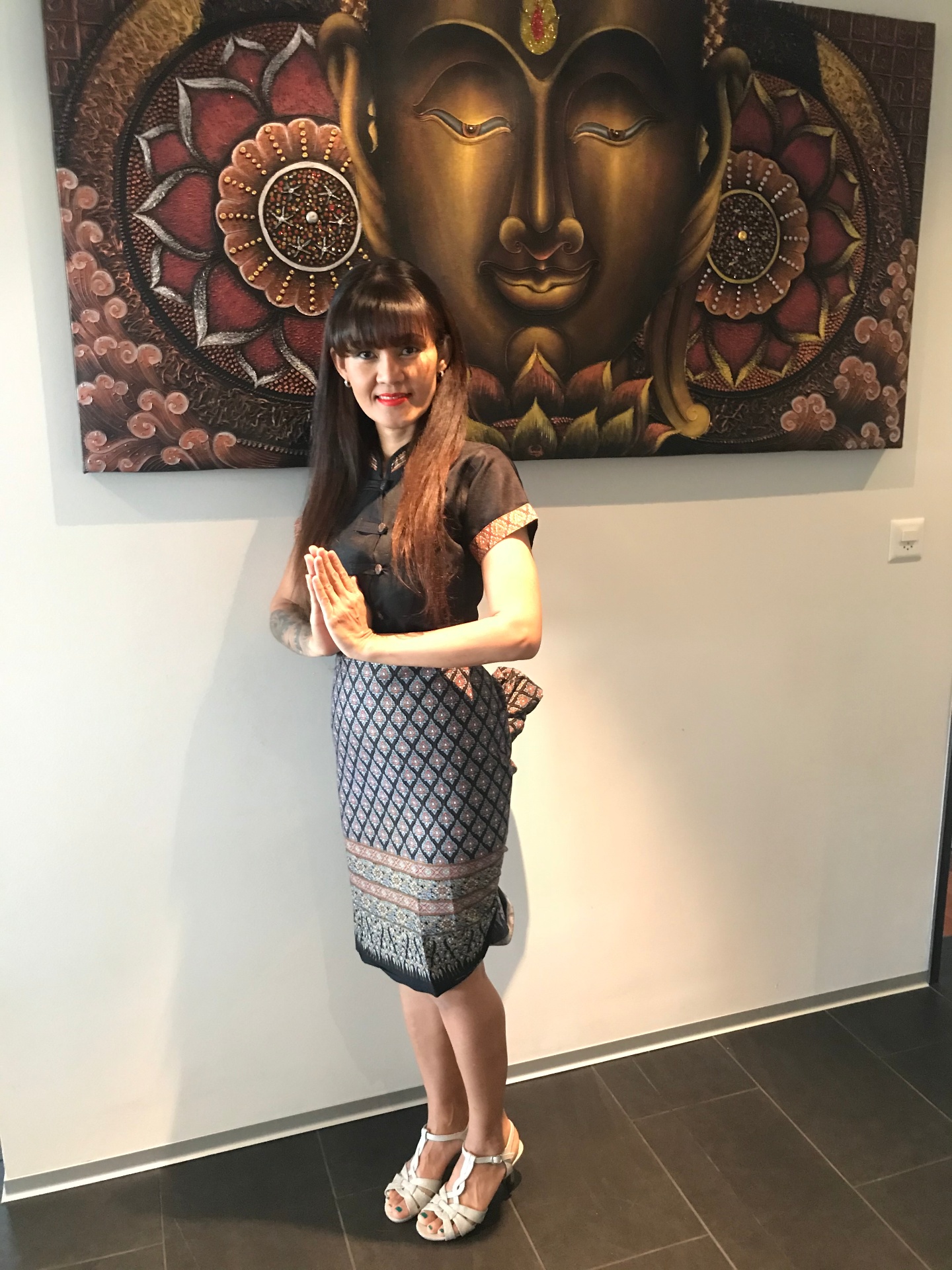 Sirilak im Thai-Studio mit traditioneller Begrüssung